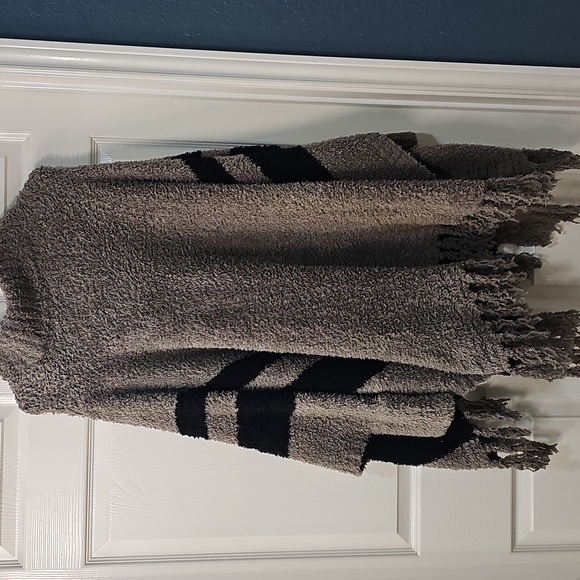 Barefoot Dreams Cozychic Beach Poncho Striped Fringe Gray Black One Size - Picture 6 of 11